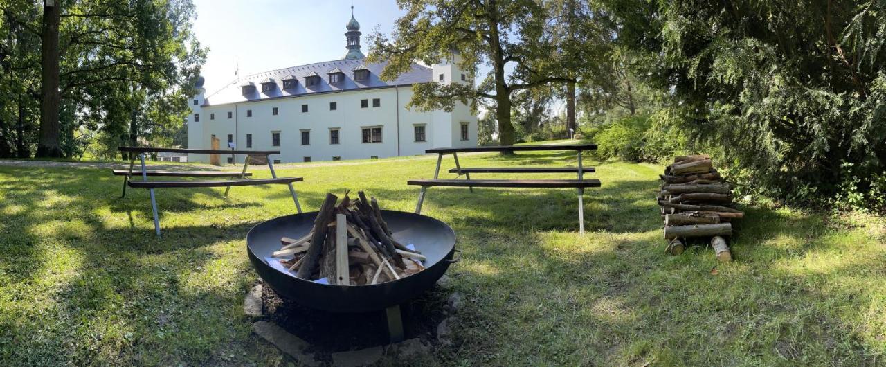 Depandance - Vedlejsi Budova U Zamku Třešť Extérieur photo